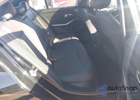 2021 BMW 330I xDrive z USA, uszkodzony, nr VIN 3MW5R7J06M8B71752